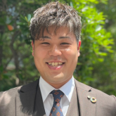 新谷　佳紀